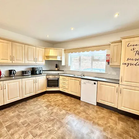 Relax In Spacious Style With Stunning Views- Drim *