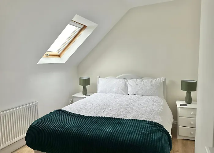 Relax In Spacious Style With Stunning Views- Drim Semesterbostad