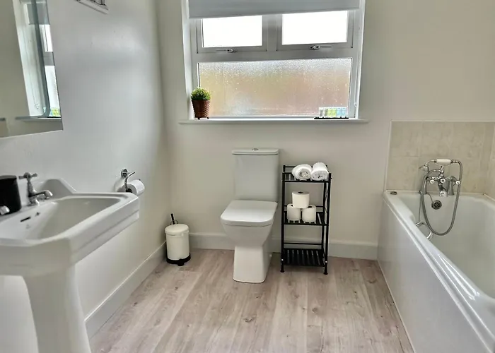 Relax In Spacious Style With Stunning Views- Drim Semesterbostad